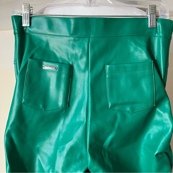 Maniere De Voir Vibrant Emerald Green Tacked Vegan Leather Flared Trousers US 6 - Picture 13 of 15